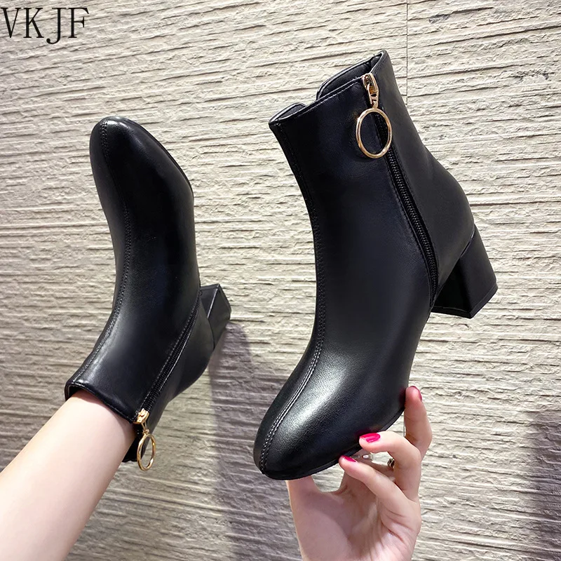 

2021 Fashion Women't Boots Warm Fretwork Heels Winter Retro Buckles Short Plush Inside Shoes Boots Bota Feminina