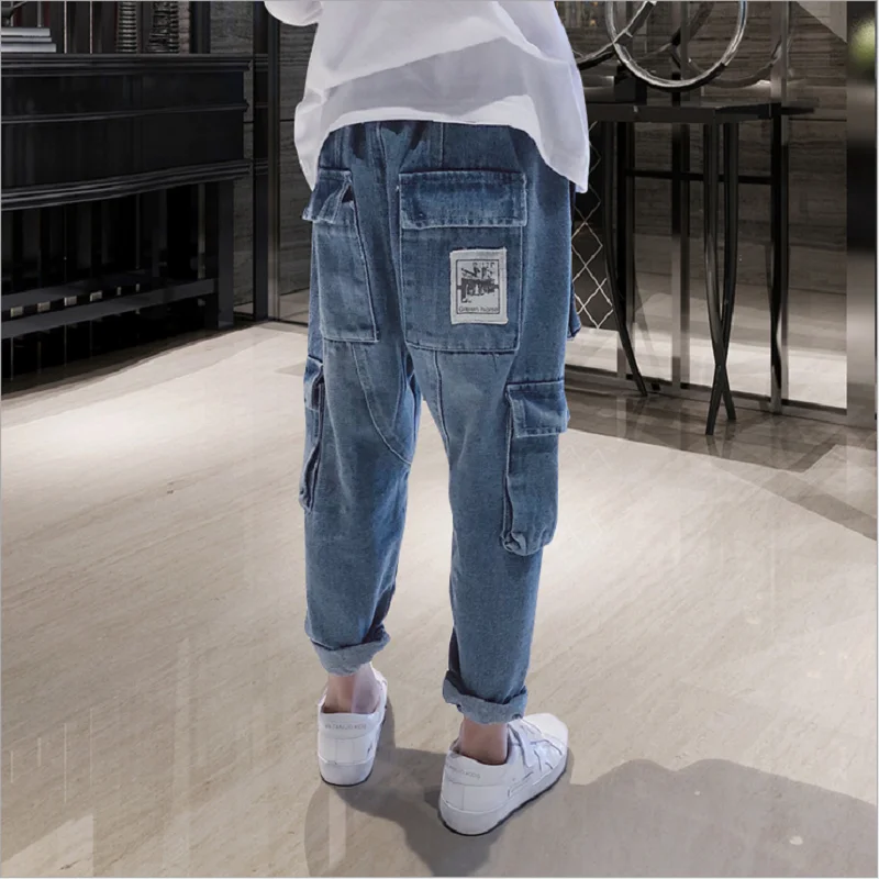 Осенние джинсы для детей штаны мальчиков весенние свободные джинсы-шаровары с