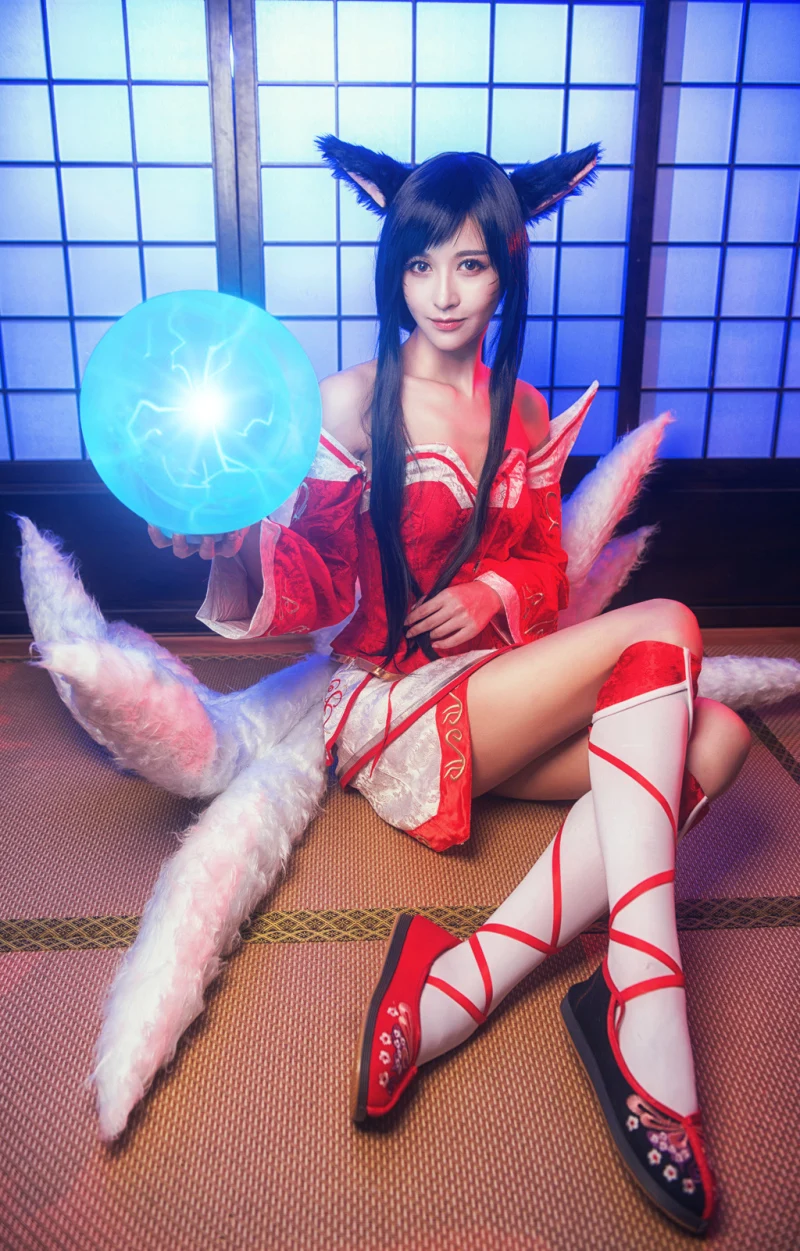 

LOL Ahri girl Cosplay Costumes The Nine-Tailed Fox Red Dress Women Adults Tops Skirts Wigs Set Halloween Cosplay and Headwear