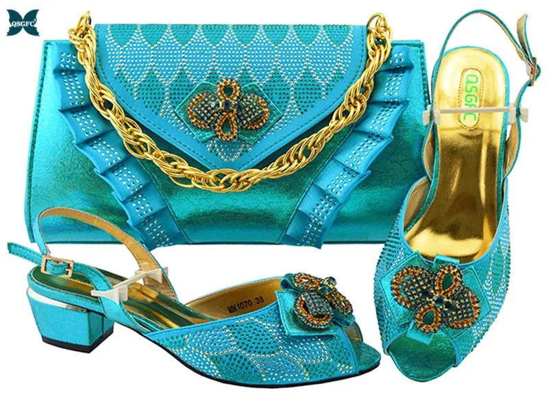 Новейший итальянский дизайн Комплект из туфель и сумочки небесно голубого цвета