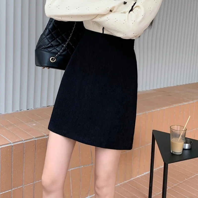 Женская Вельветовая юбка с завышенной талией черная универсальная