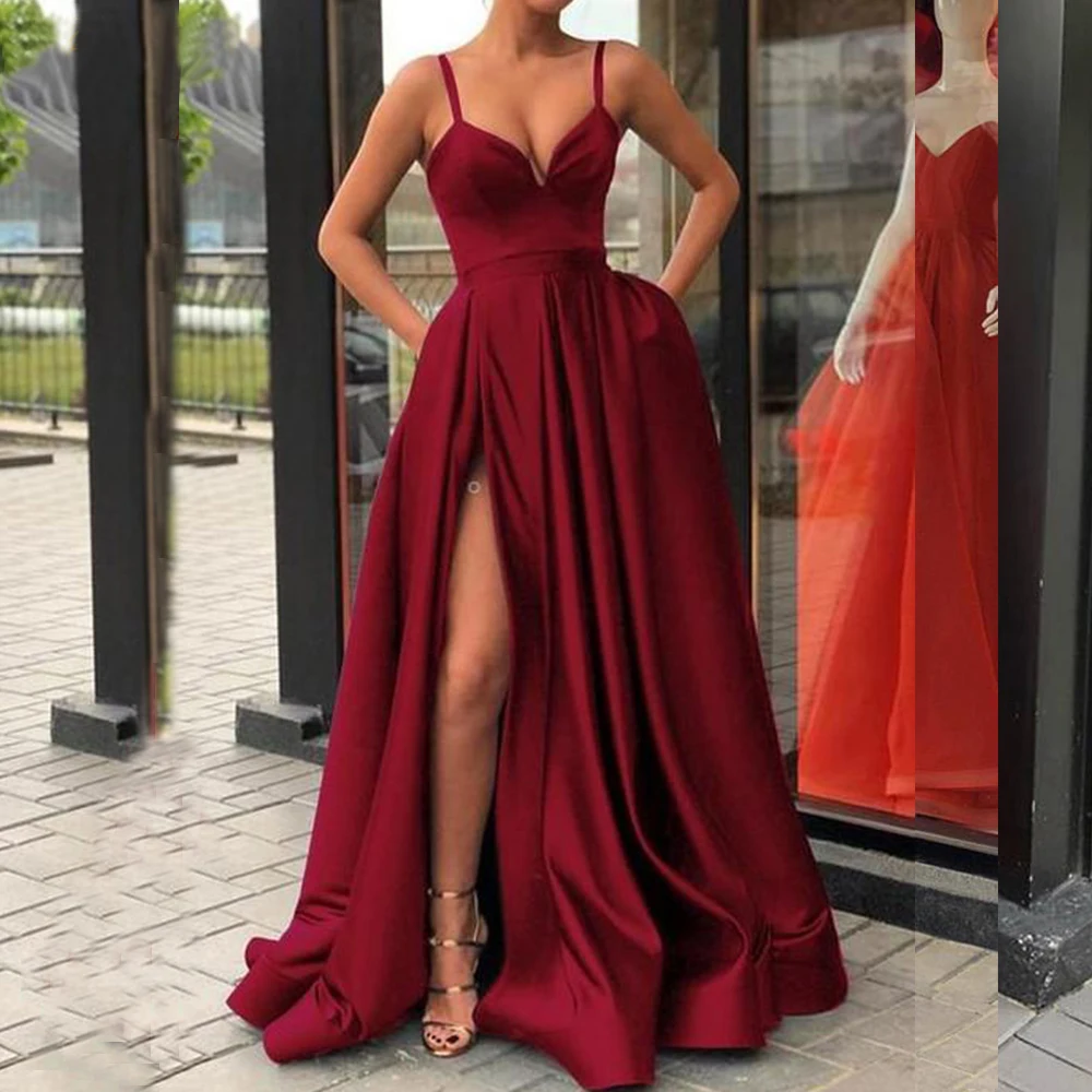 Вечернее платье на бретелях спагетти ярко голубое блестящее мягкое атласное