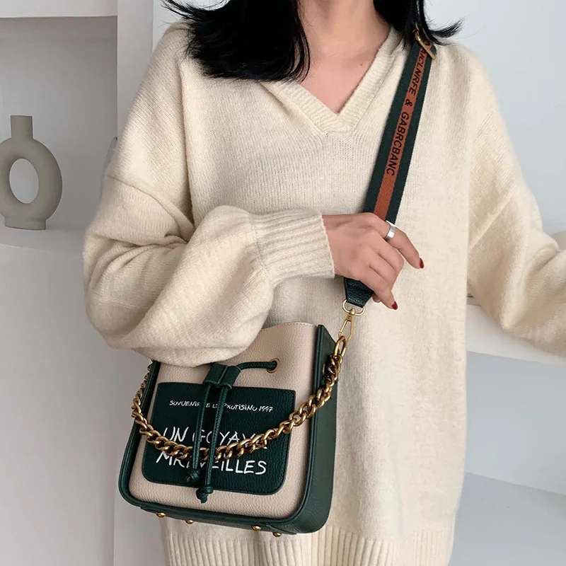 Женская сумка ведро с буквенным принтом женская кожаная цепочкой через плечо