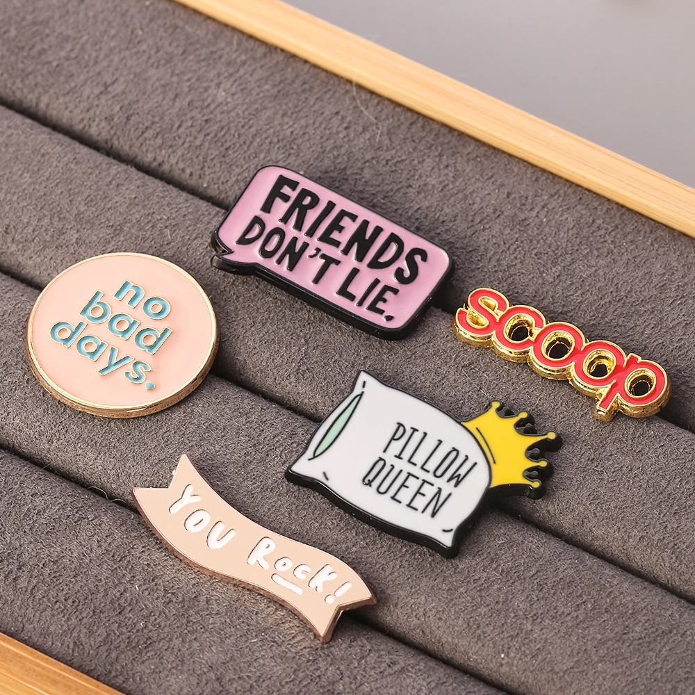 Друзей не лежат эмали штырь Подушка королева броши шпильки Значки для детей