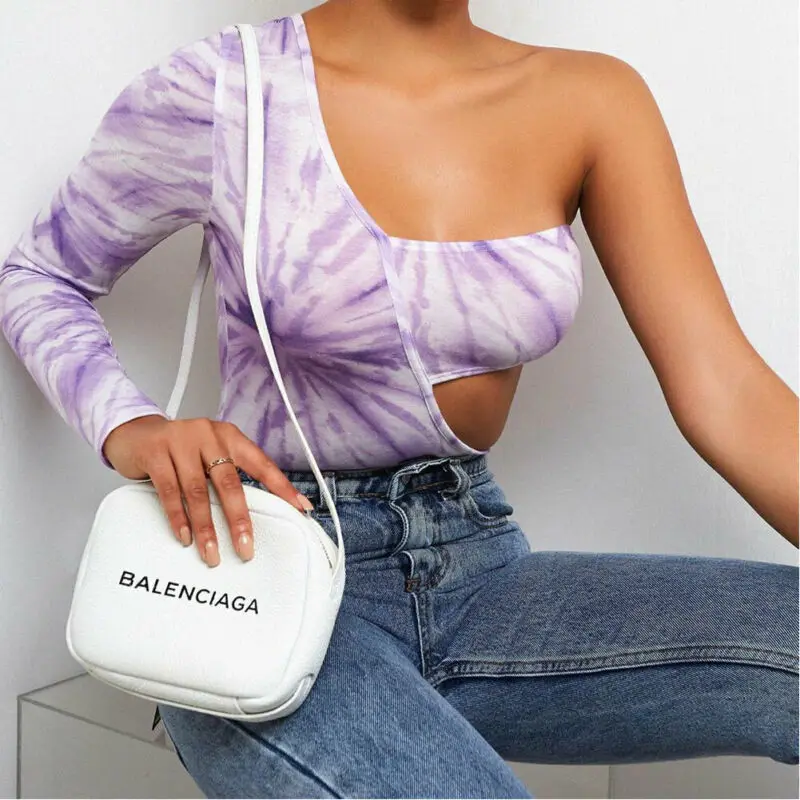 Женское боди на одно плечо фиолетового цвета элегантное осеннее облегающее с