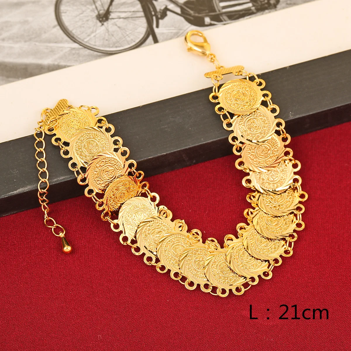 Женский браслет с надписью на монетах|Браслеты| |