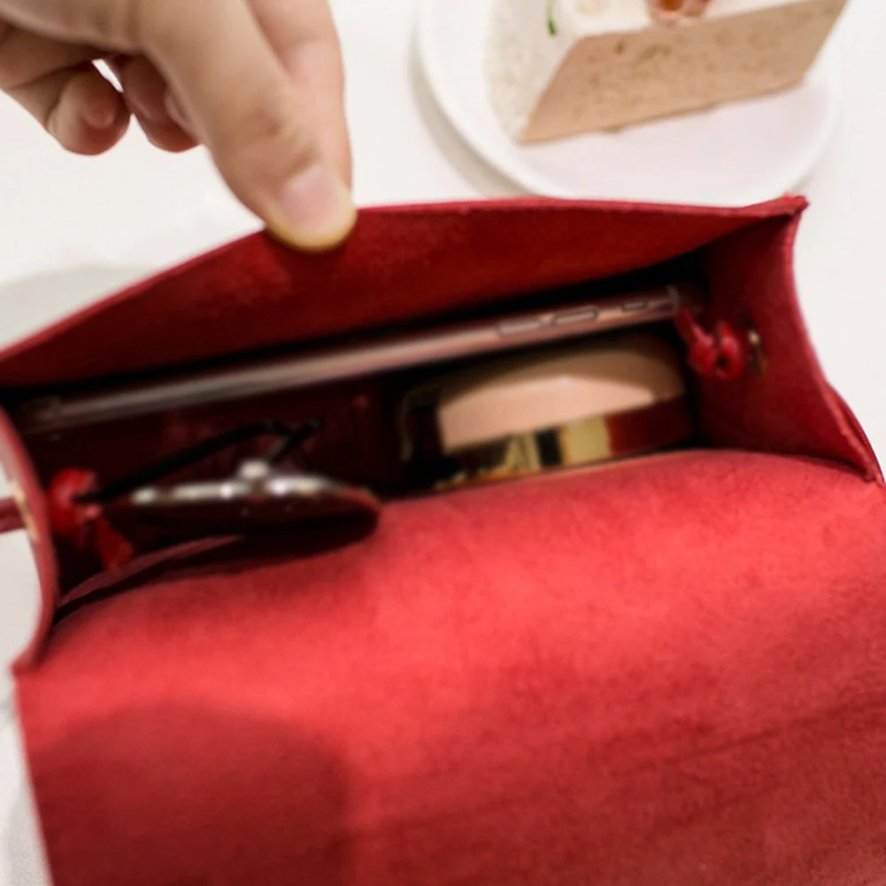 Женская сумка в стиле ретро простая квадратная через плечо с мини замком летние