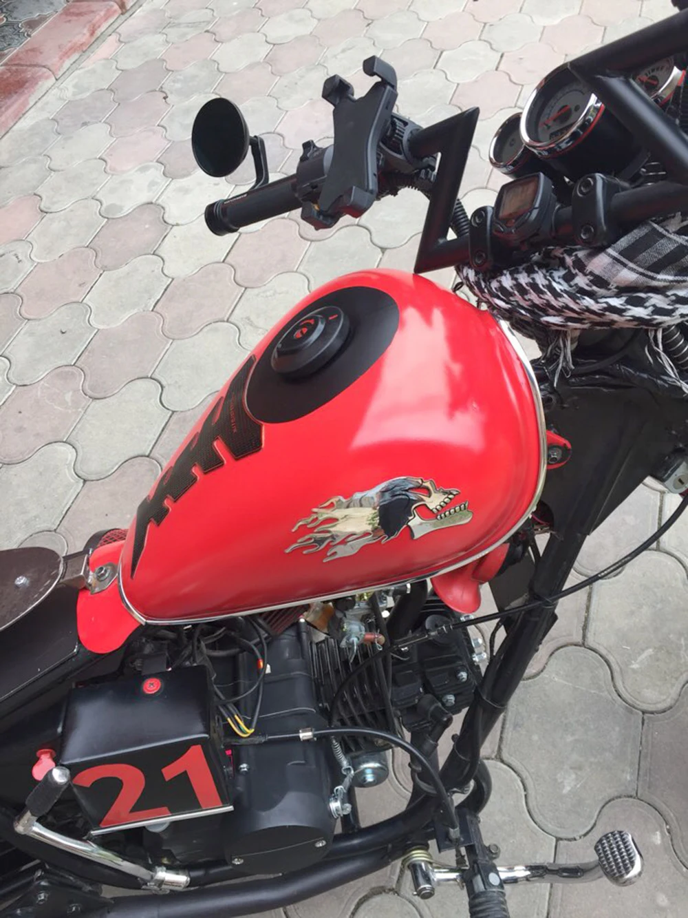 Универсальный руль мотоцикла 7/" 22 мм Z бар для Harley Honda Yamaha Kawasaki Suzuki Chopper Bobber Кафе Racer черный/хром