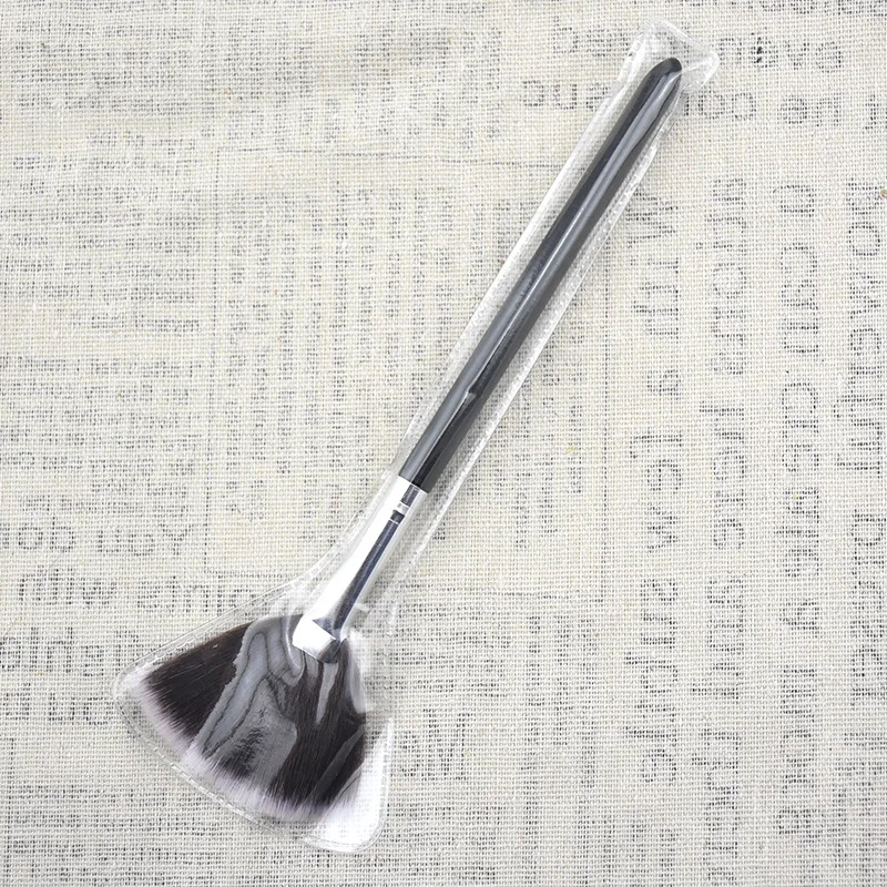 Кисти для макияжа веерообразная кисть женские черные кисти основа