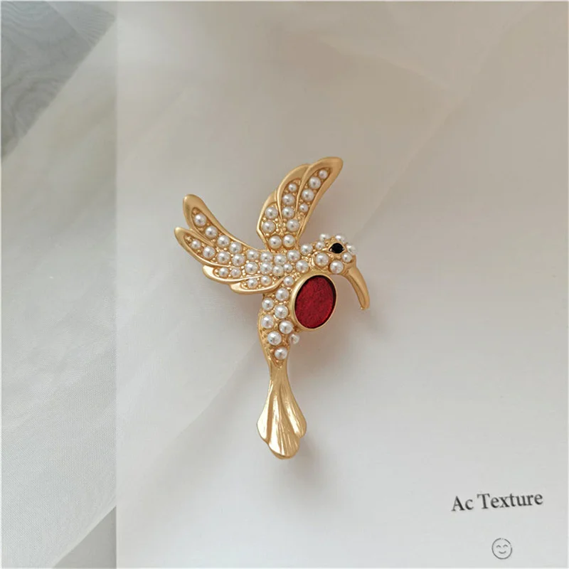 

European and American retro matte gold pearl Hummingbird Brooch simple fashion drop oil Brooch women's suit coat pin