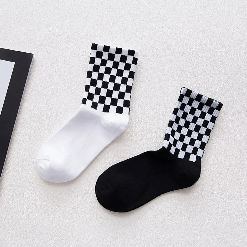 Women's Novelty White and Black Squares Skateboard Socks Chic Harajuku Checkerboard Hiphop Sox Long Sock Funny Hot | Женская одежда