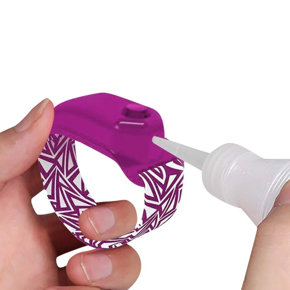 

Newest Liquid Wristband Hand Dispenser Hand Sanitizer Dispensing Portable Silicone Refillable Wearable Hand Sanitizer Promotion