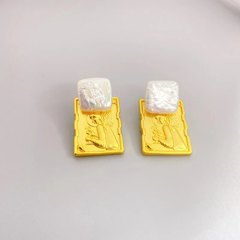 

European and American new square pearl earrings golden retro rectangular pendants can be split fashion personalized earrings