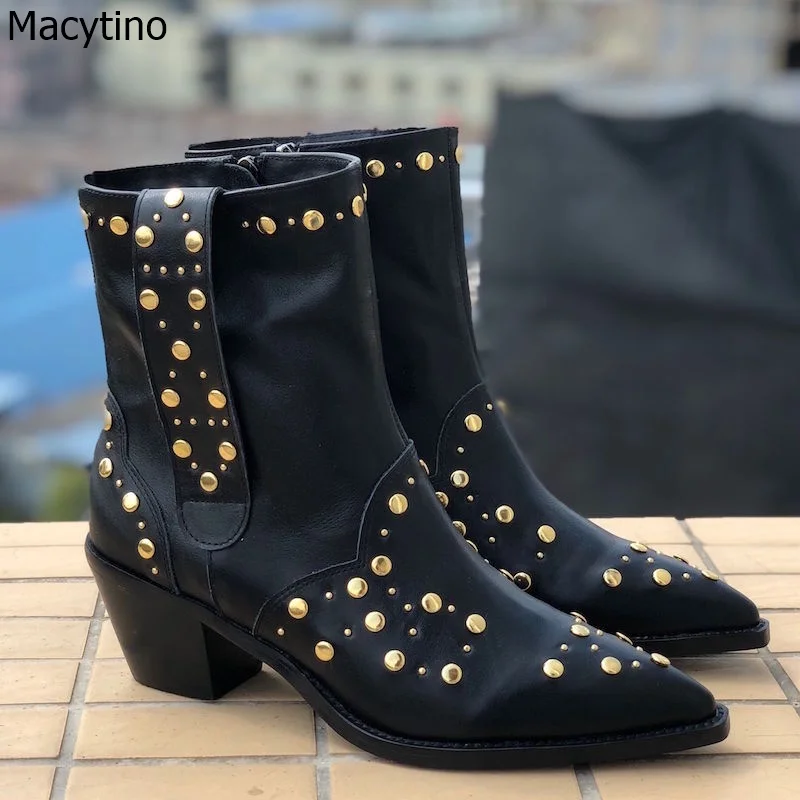 Macytino/женские ботинки с острым носком заклепками Ботильоны на танкетке золотыми