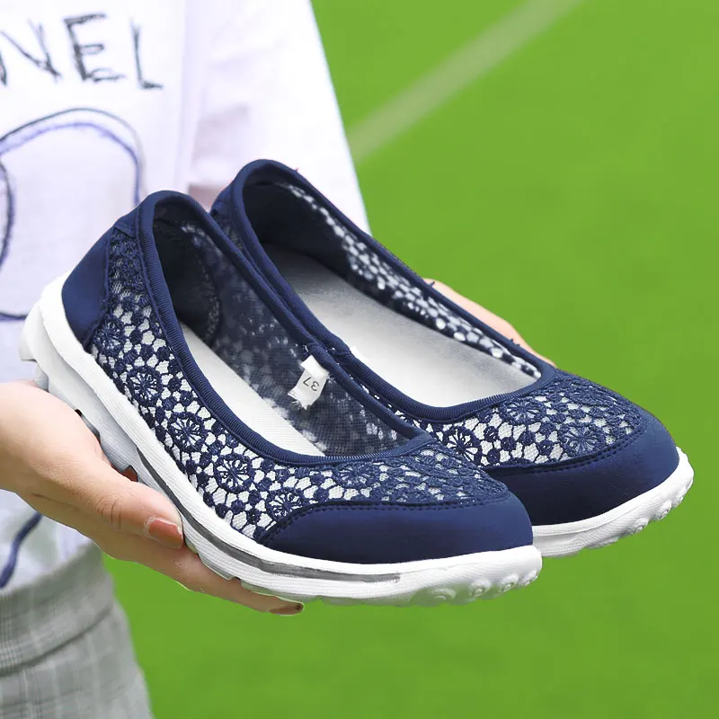 

2021 New Women's Shoes Summer Red Comfort Breathable Sports Shoes Flying Mesh Female Casual Silk Soft Sole Ultralight Flat Shoes