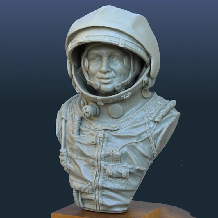 Набор для сборки астронавта из смолы 1/9 | Игрушки и хобби