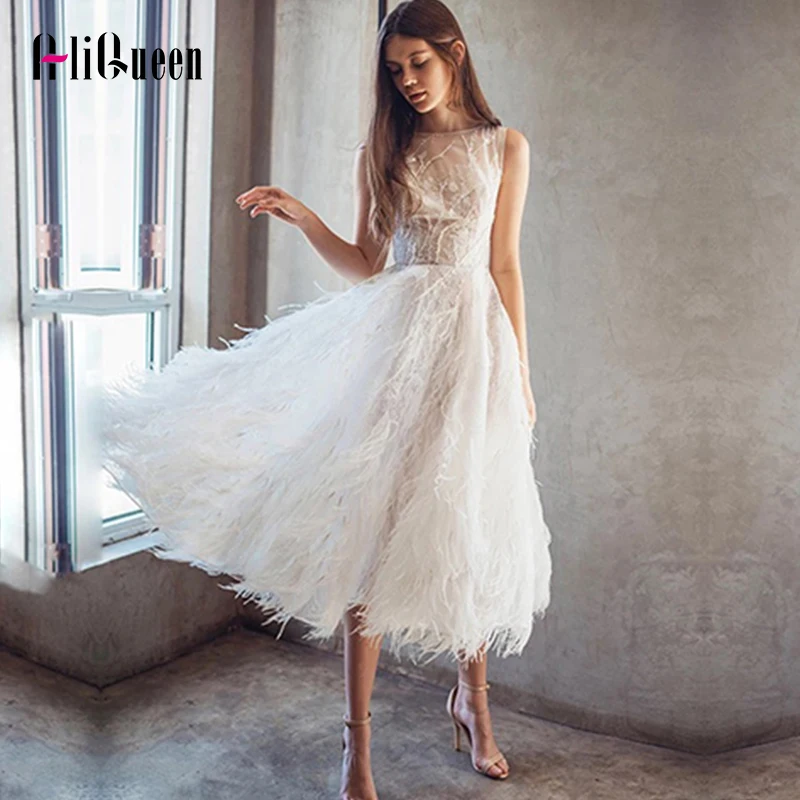 Женское длинное белое платье без рукавов с вышивкой перьями и бисером элегантные