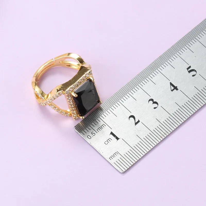 Женский комплект из кольца и сережек ювелирных украшений черного циркония в