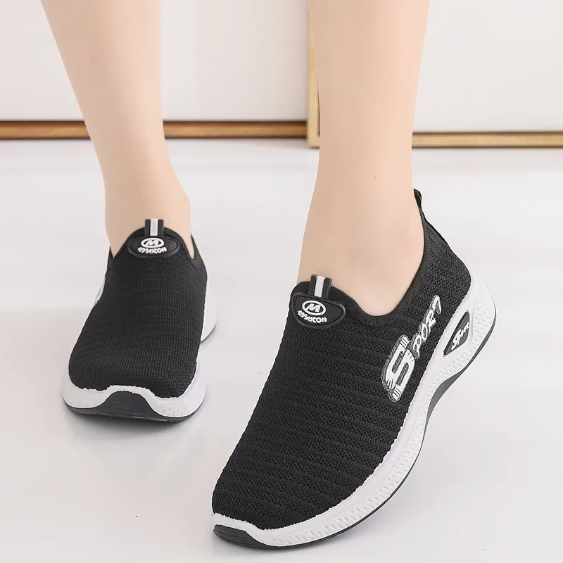 

Old Beijing female spring and summer middle-aged and elderly mothers flat-bottomed soft-soled breathable single-shoe mesh shoes
