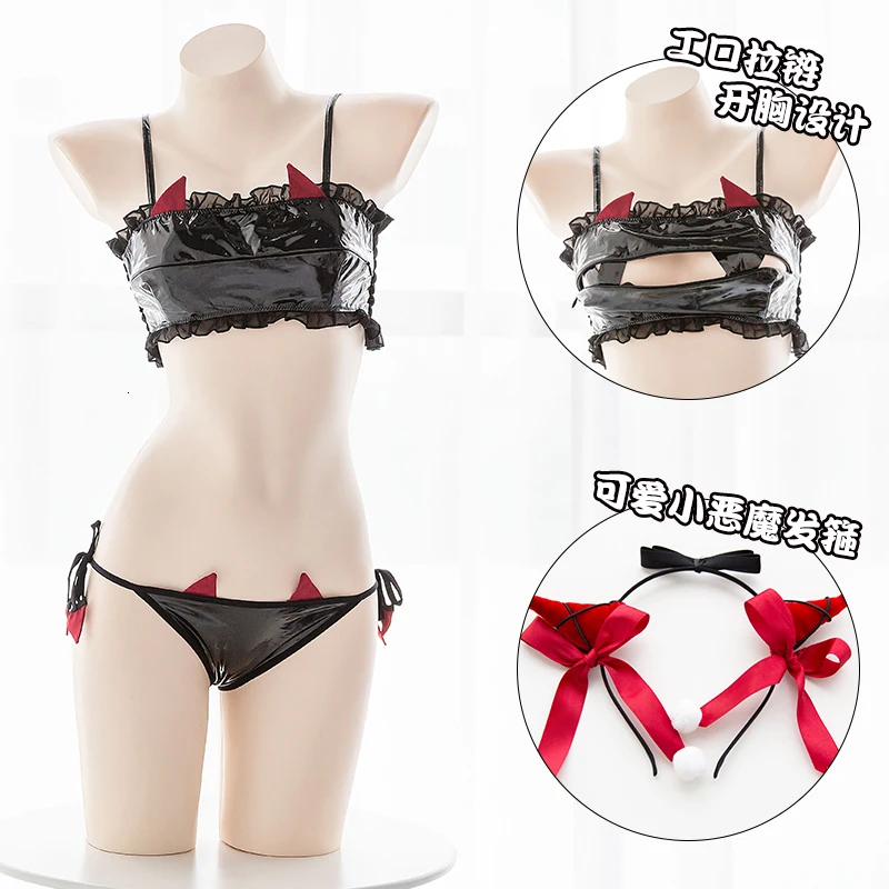 Комплект женского нижнего белья из лакированной кожи в готическом стиле |