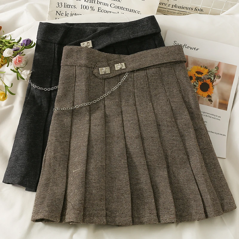

Korean Version of Retro Chain Button A-line Short Skirt Female Autumn and Winter High Waist Slim and Leak-proof Pleated Skirt