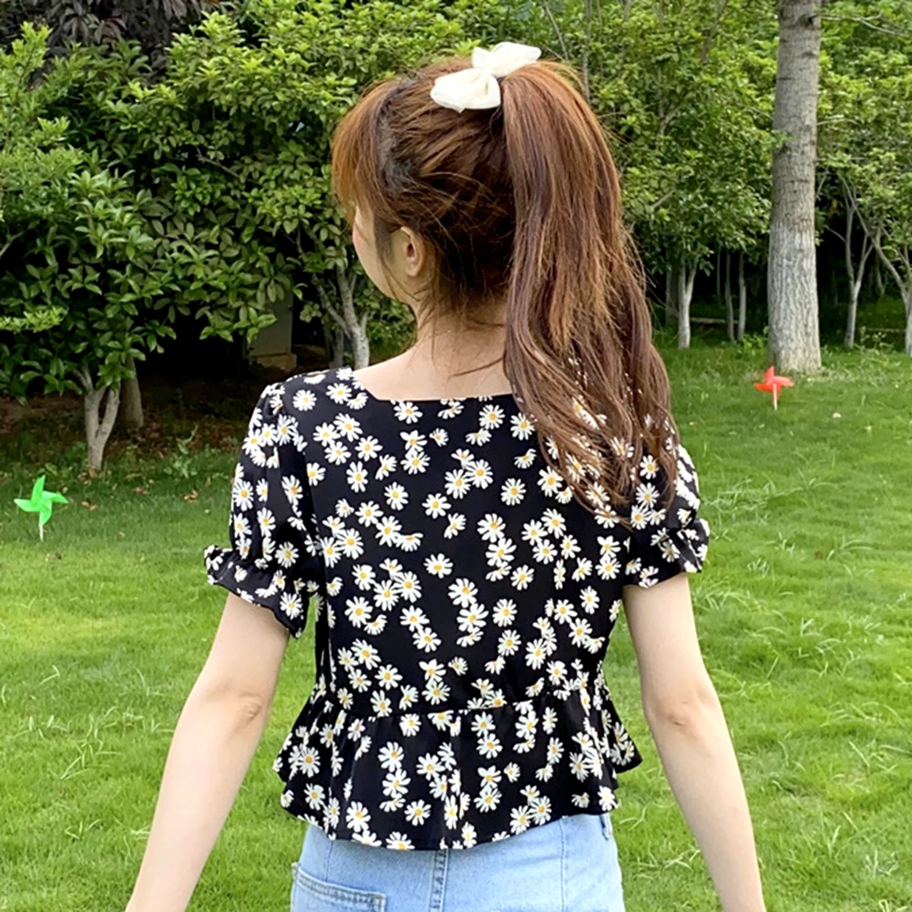 

Women Floral Print Square Neck Short Sleeve Button Casual Crop Top Blouse