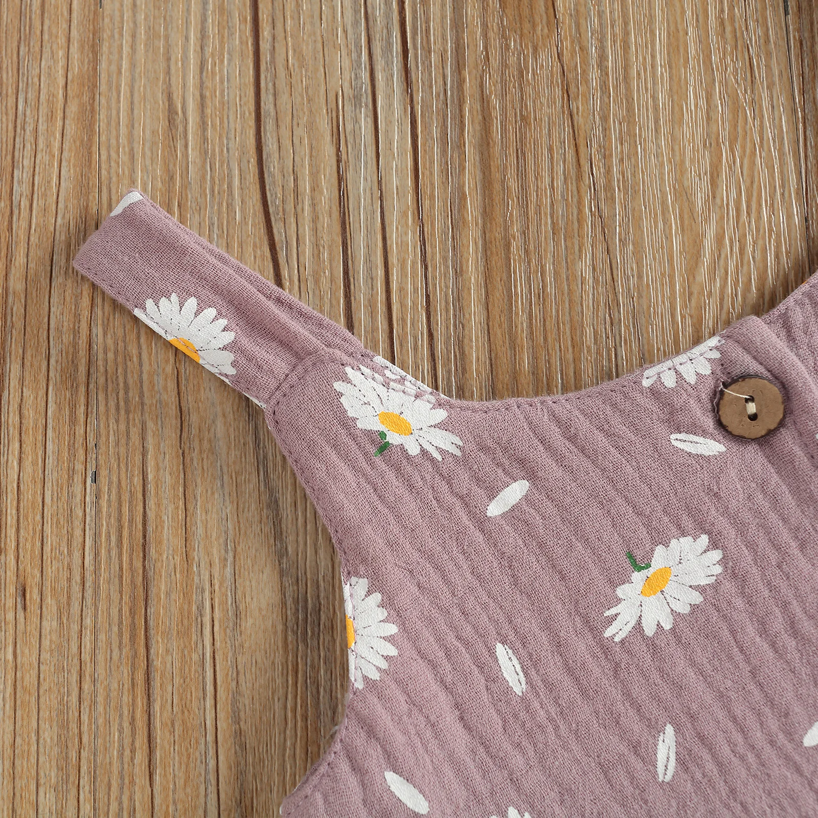 

0-24 Months 2pcs Baby Summer Outfits Daisy Print O-neck Button-open Tank Tops + Elastic Waist Ruffled Shorts for Toddlers Girls