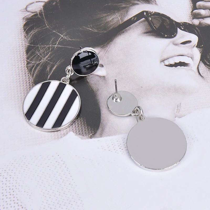 CARTER LISA простые черно-белые геометрические круглые висячие серьги в полоску для