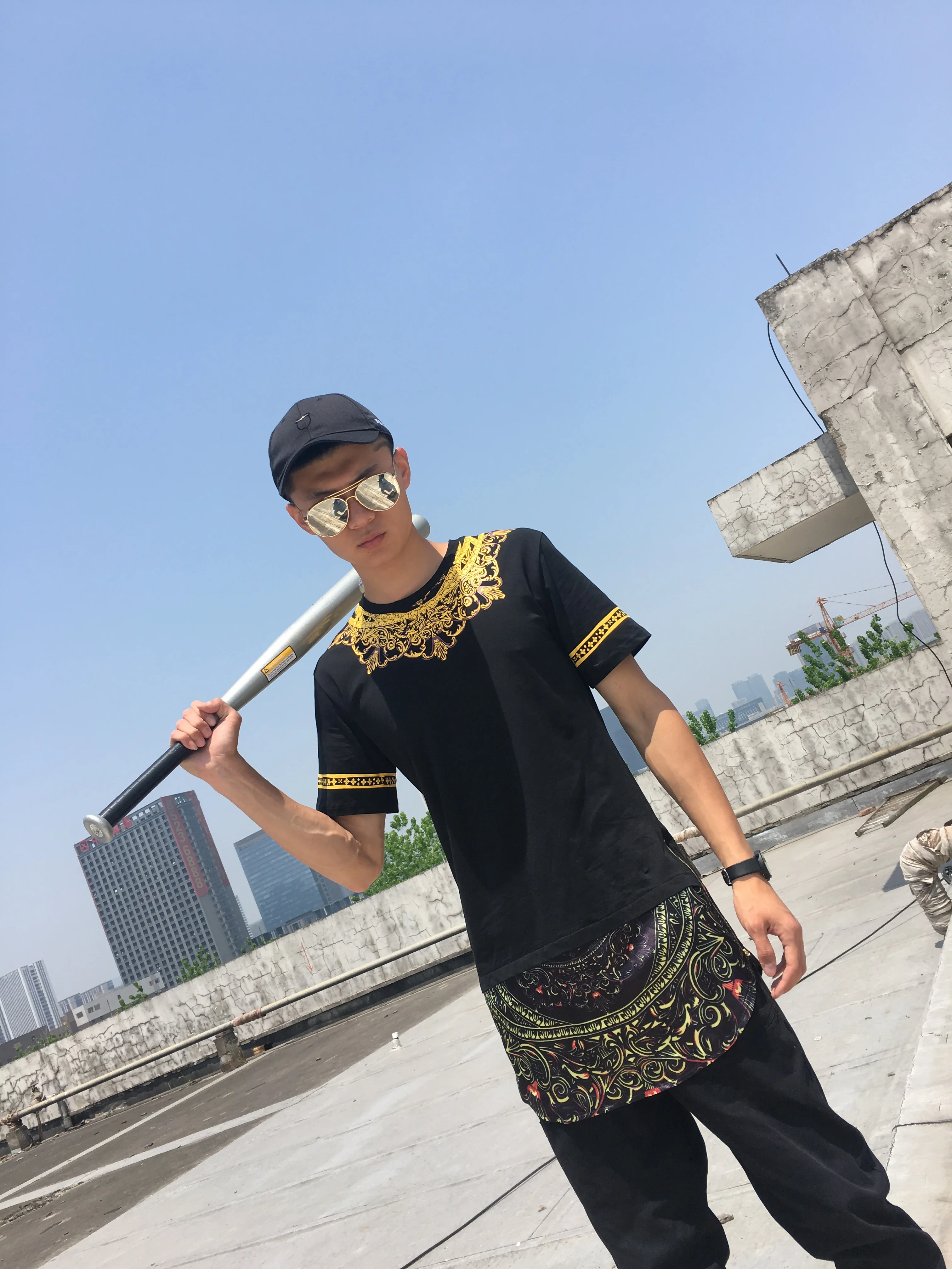 

Fashion Men's side zipper stitching large size short-sleeved t-shirt Korean version hem split men's print t-shirt round neck bot