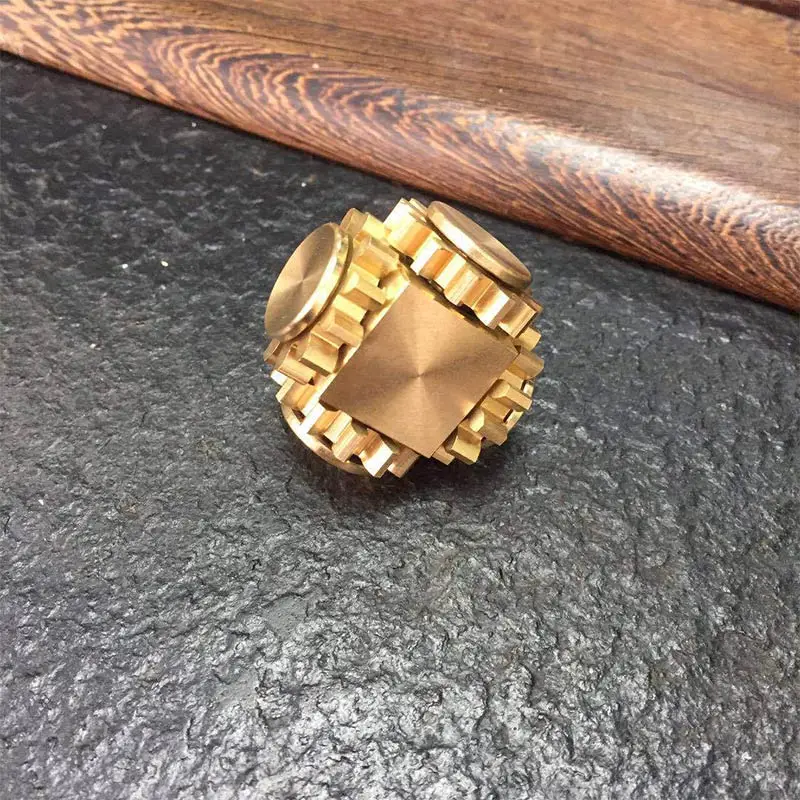 

Gear Linkage Cube Pure Copper Finger Mechanical Gyro Fingertip Gyro Cube Pure Mechanical Finger Gyro Adult Decompression Toy