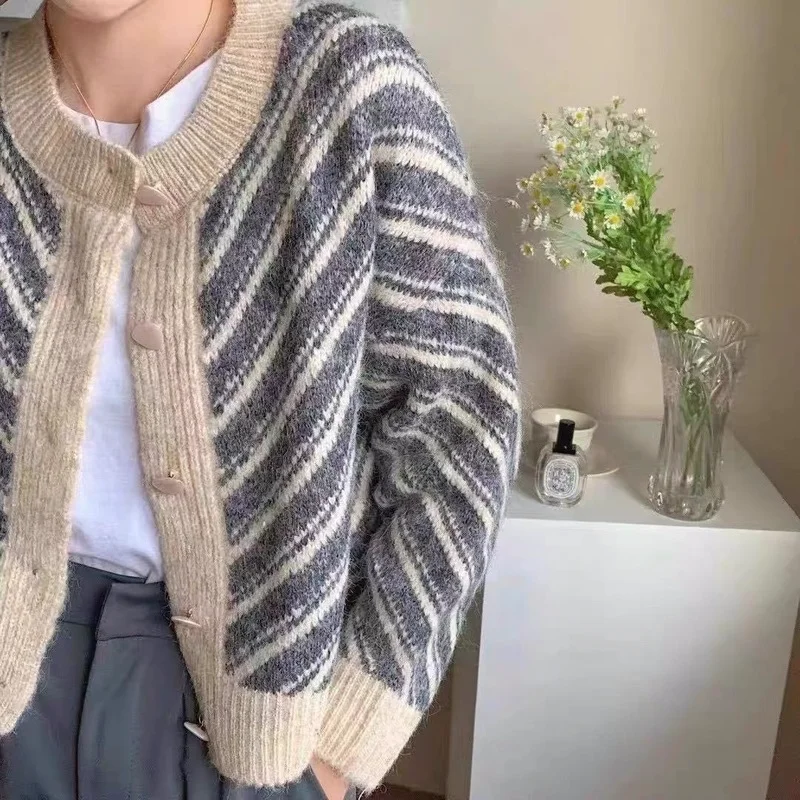 

Carigan 2022 New Women Winter Casual Sweater And Cardigans Floral Embroidery Hollow Striped Knit Jacket Pearl Beading Cardigans