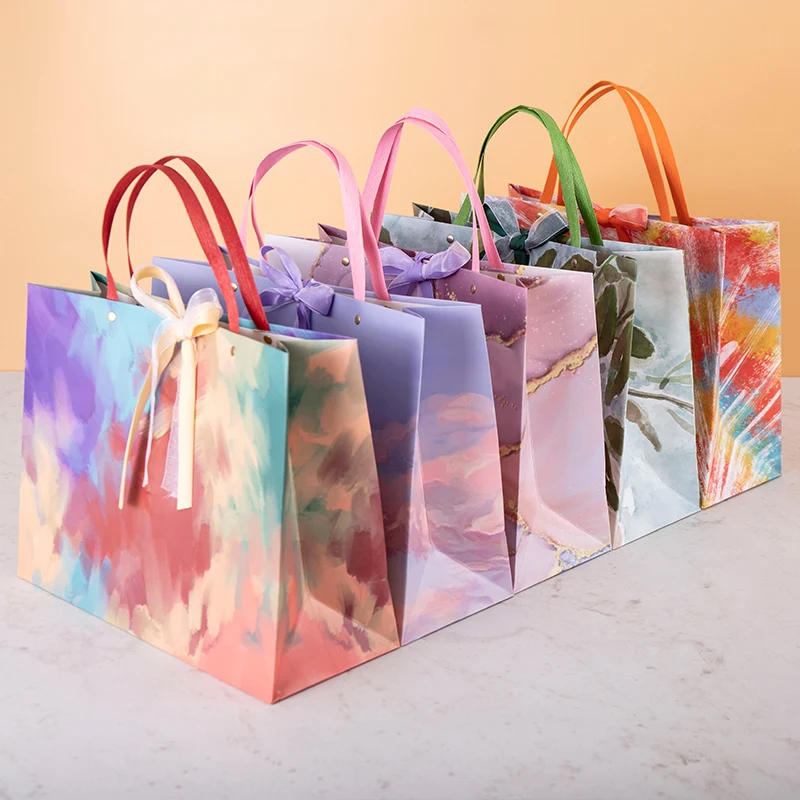 Creative New High Quality Luxury Oil Painting Recycled Gift Paper Bag Shopping Packaging Christmas Wedding Party with Bow Ribbon |