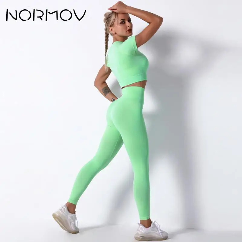 

Комплект Спортивный NORMOV женский бесшовный, дышащая рубашка с коротким рукавом и леггинсы с эффектом пуш-ап, спортивная одежда для йоги, 2 шт.