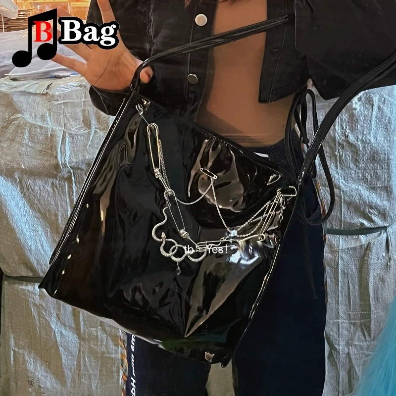 

Яркие черные женские сумки Y2K из лакированной кожи на одно плечо, сумка для подмышек, популярная женская сумка в стиле панк с цепочкой, вместительная сумка-тоут