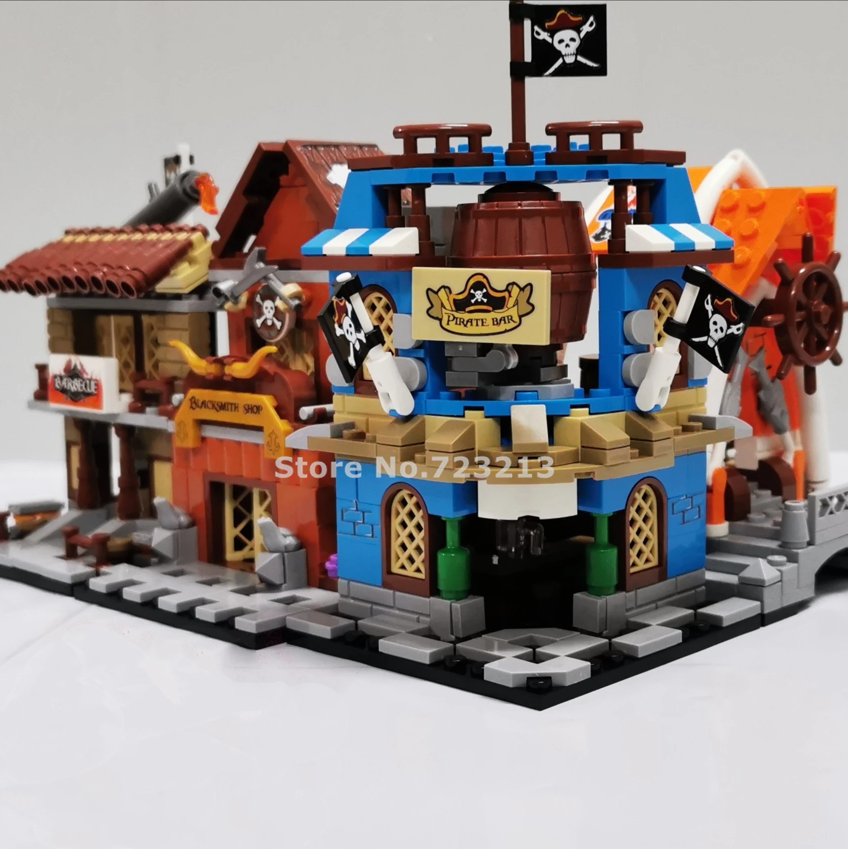 Набор моделей конструктора "Одиночные пираты Карибского моря на улице рыбной торговли с морепродуктами, пиратском баре, кузнице Смити".
