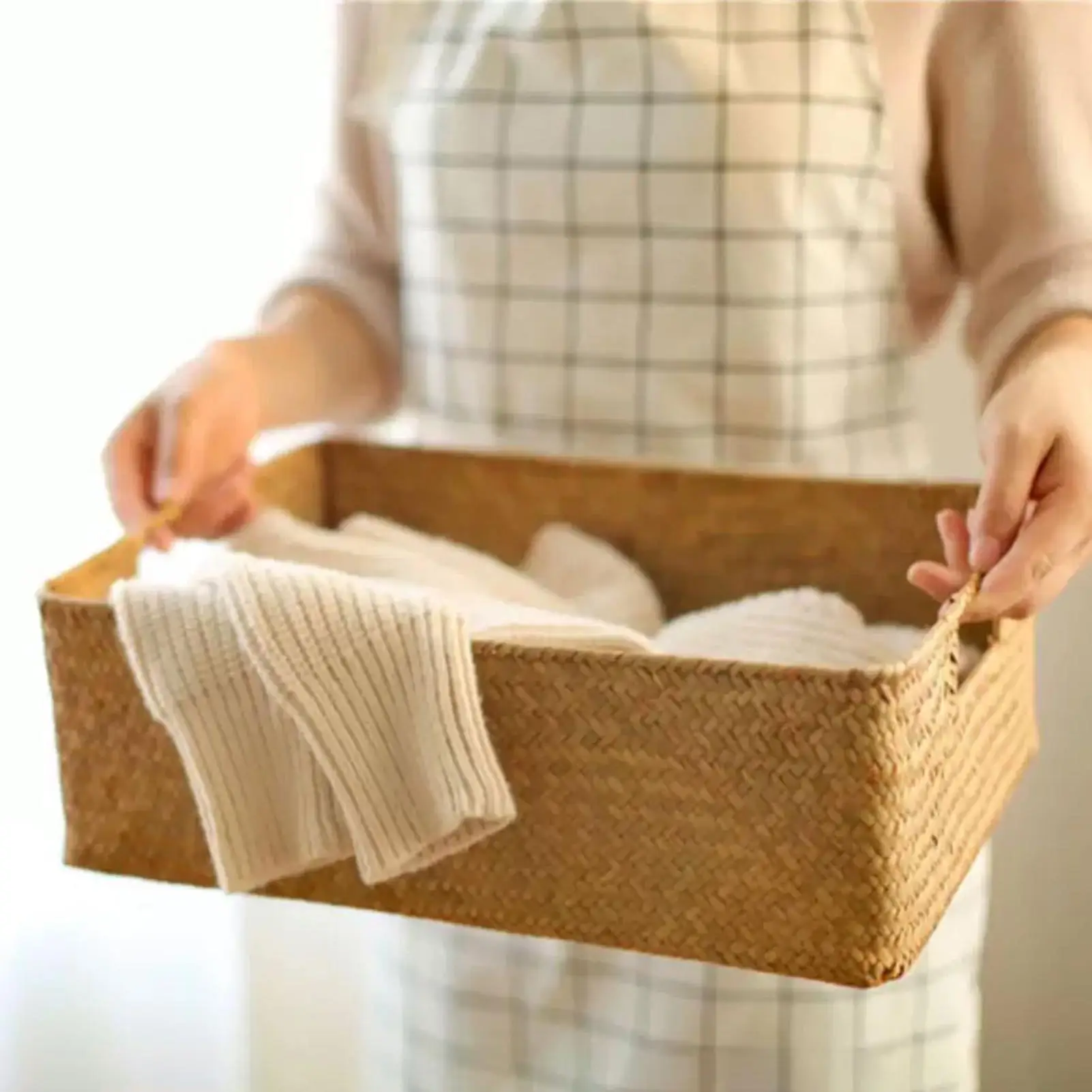 

2PCS Natural Straw Rectangular Desktop storage basket Wire Handles Decor Seagrass Woven Wicker Basket Organizing Shelves