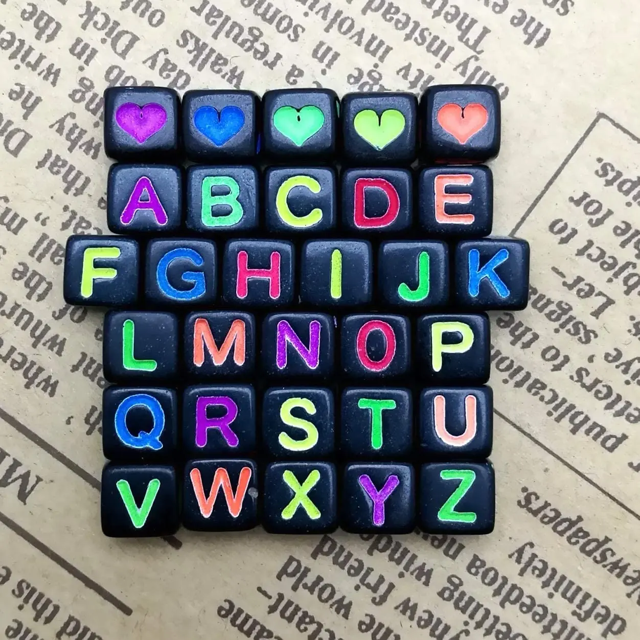 Wholesale Acrylic Alphabet Letter Beads Randomly Mixed For Jewelry Bracelets Making Black Cube With neon Color Letter