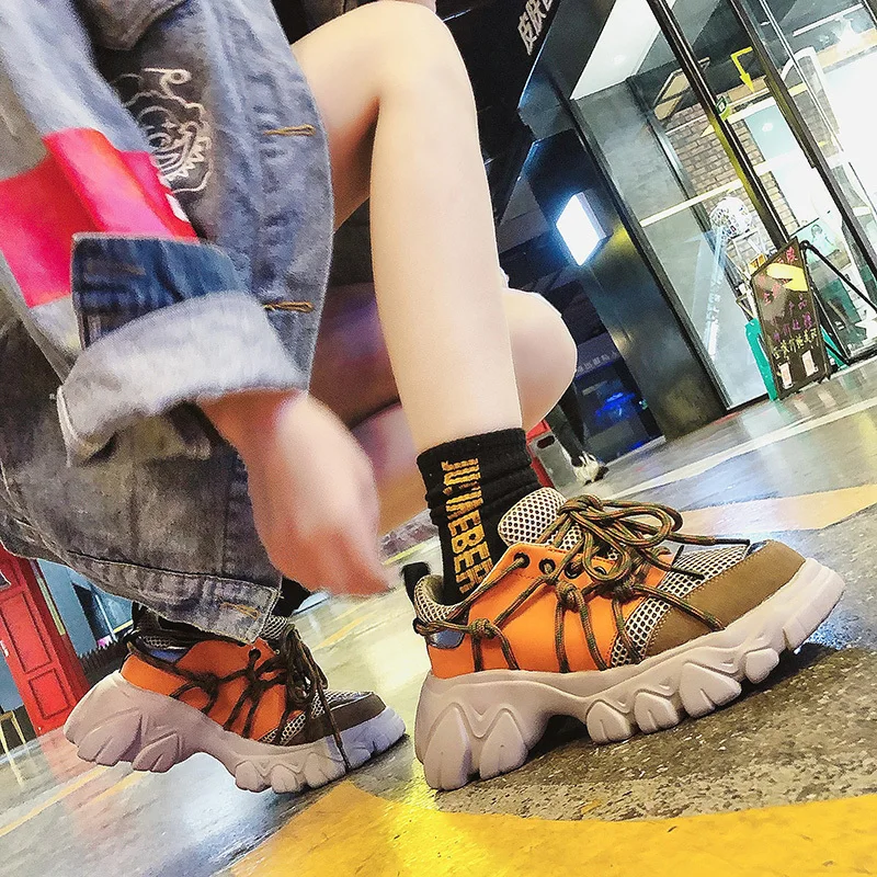 Женские кроссовки камуфляжного цвета повседневные брендовые на массивной