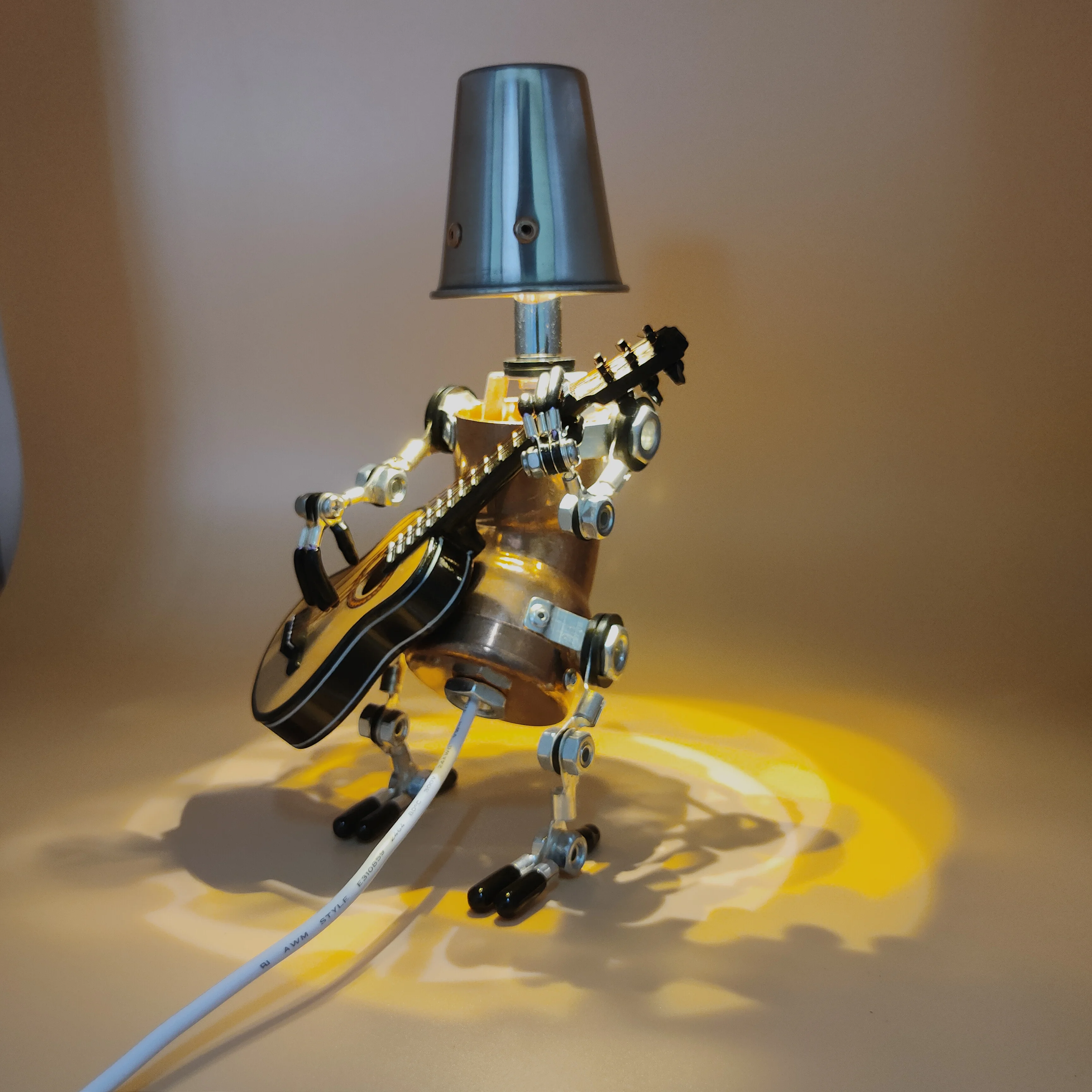 

Bass Guitarist Small Desk Lamp Steampunk Wind Robot Metal Sculpture Crafts USB Lamp Desk Decoration Personalized Birthday Gift