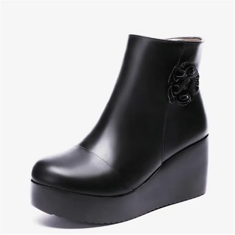 Новинка 2020 осенне зимние ботинки с цветами модные теплые на платформе высоком