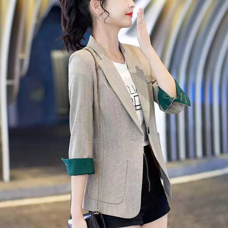 Пиджак женский весенний черный универсальный с карманами на одной пуговице