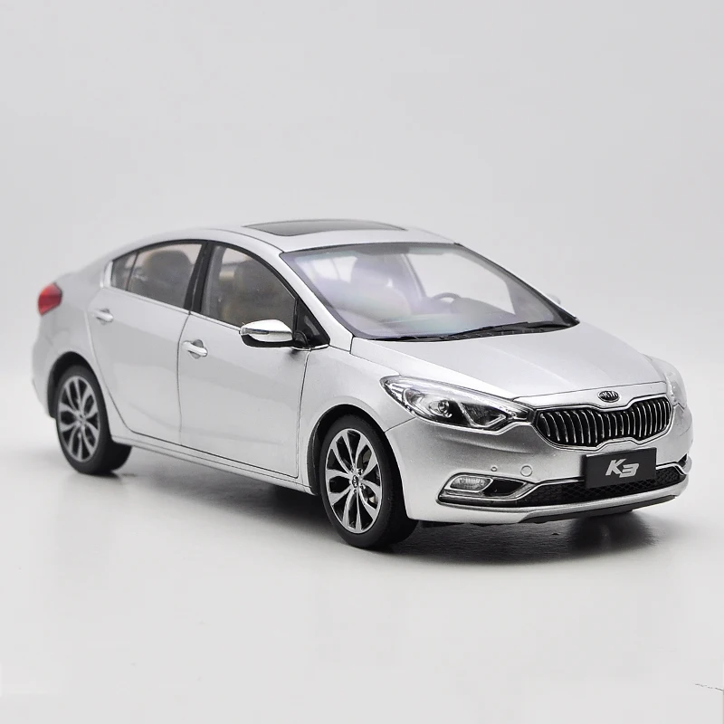 Литая модель автомобиля из сплава 1:18 Dongfeng Yueda Kia K3 3 Игрушечная игрушечная