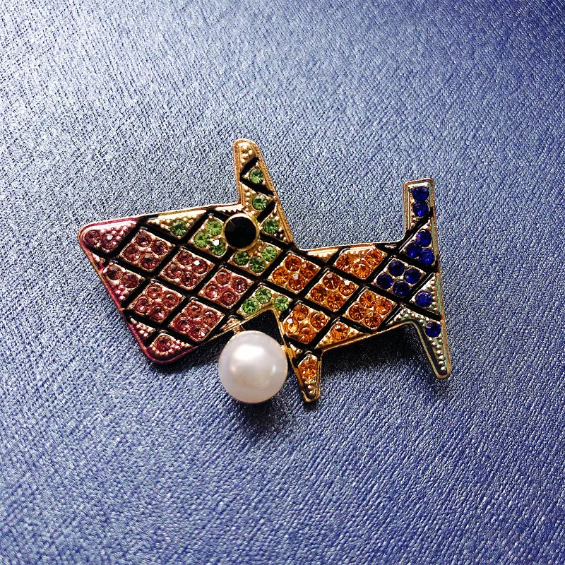 Брошь в виде собаки стразы эмалированная с кристаллом | Украшения и аксессуары