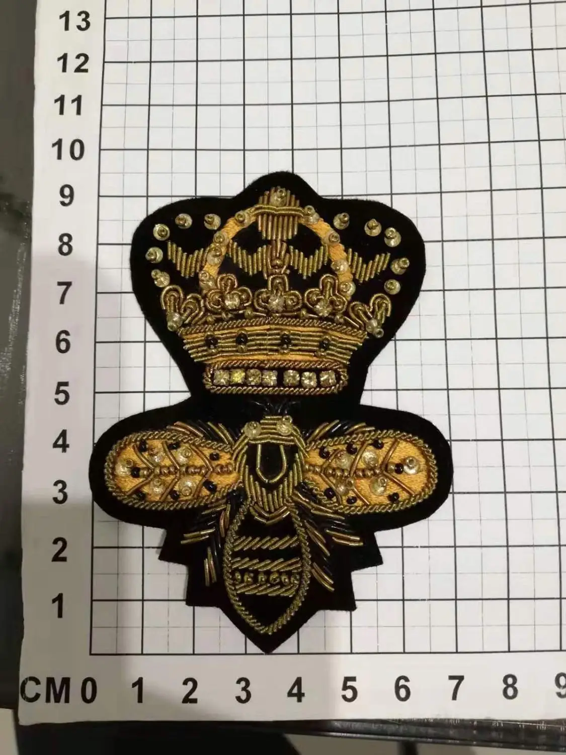 bee crown 1 шт. пчелиная Корона, венок, тигр, значок, Сердце Любви, индийский Шелковый патч, Аппликация из бисера, нашивки, винтажный вышитый значок для шитья P87 - Цвет: bee crown