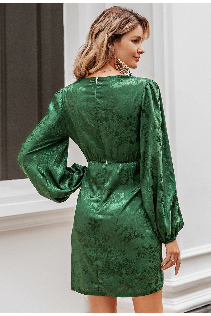 Повседневное осеннее сатиновое платье с рукавами фонариками и глубоким v