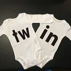 Для новорожденных близнецов, одежда для мальчиков и девочек, Милая Белая Twбуква принт комбинезон; Спортивный комбинезон с длинными рукавами в комплекте один кусок одежды