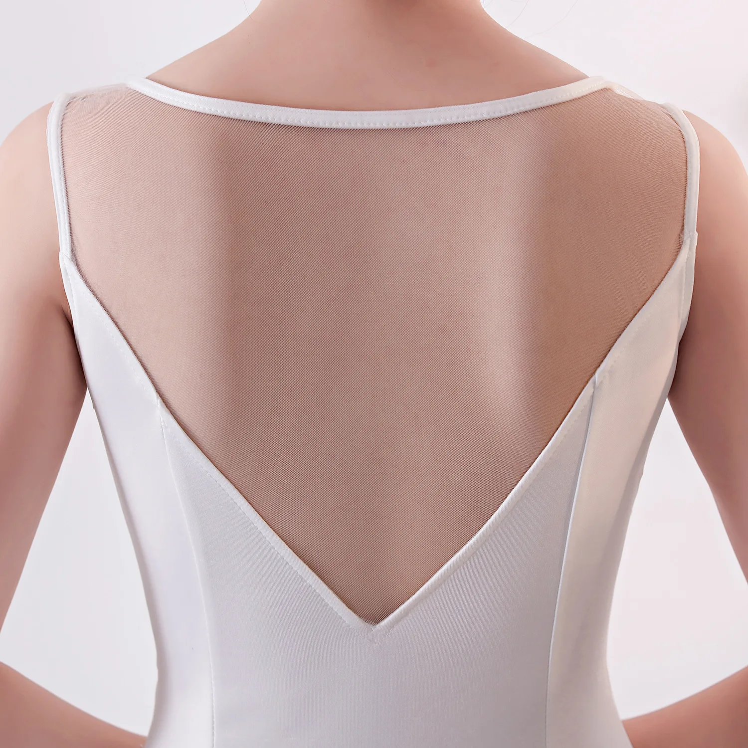 Простое прозрачное длинное кружевное платье с вырезом русалка и блестками |