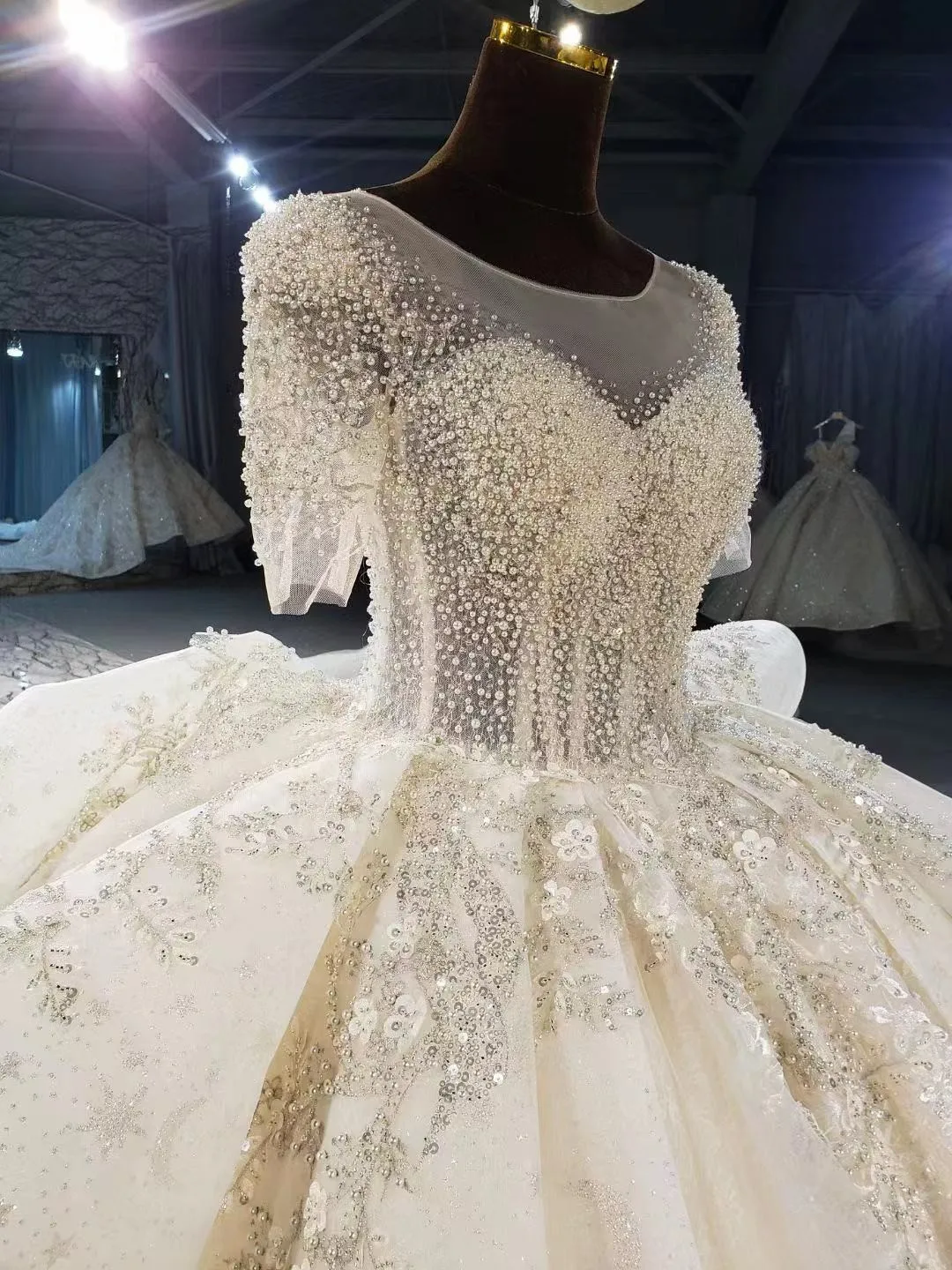 Gorgeous Lace Appliques Wedding Dress 2021 Luxury Beads Short Sleeves Beaded Boat Neck Princess Bride Gown Plus Size