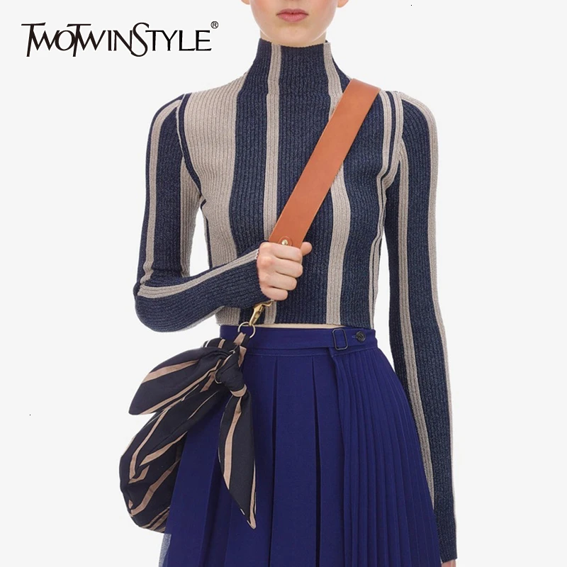 Женский полосатый свитер TWOTWINSTYLE трикотажный с высоким воротником и длинным