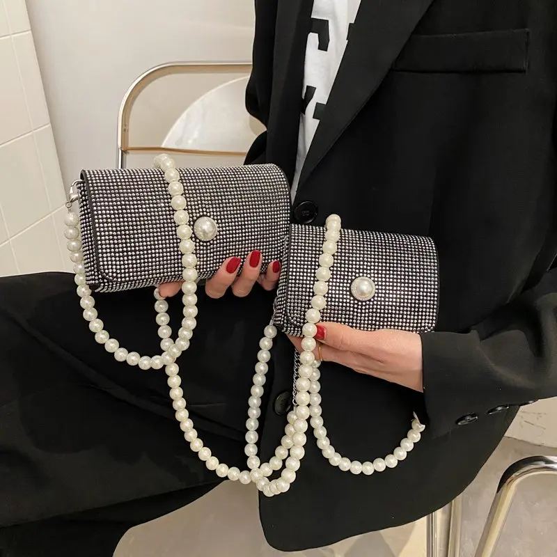 

Новая яркая квадратная мини-сумка с бриллиантами, Брендовая женская сумка через плечо с жемчугом, сумки через плечо с бисером, Женская роско...